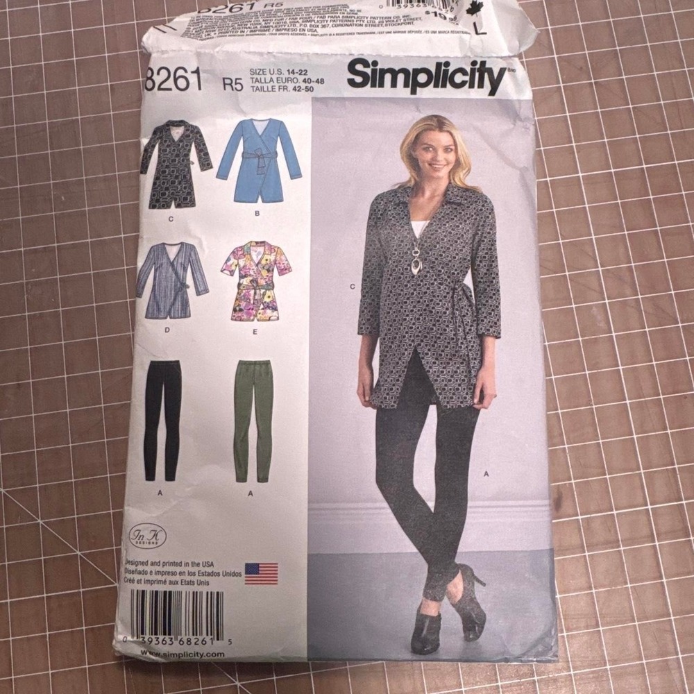 Simplicity pattern 8261 women's size 14 to 22 Lause pants and a jacket uncut